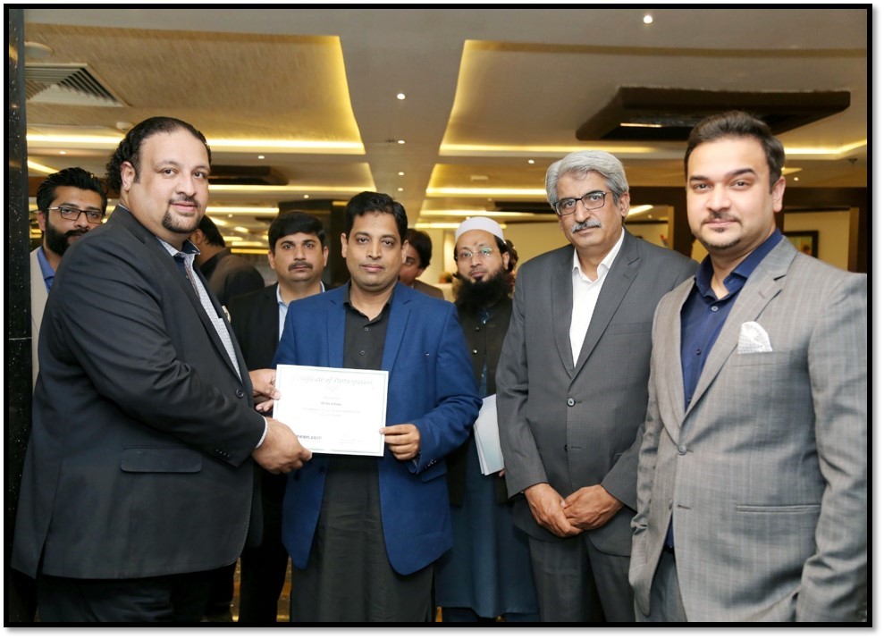 Participant receiving award on attending business connect 2019