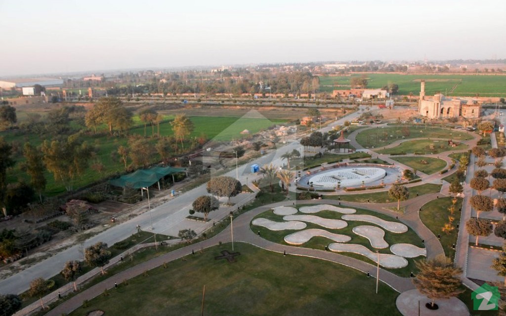 New Lahore City image of a public park
