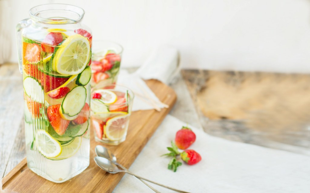 Strawberry and lemon detox water recipe helps detoxify your body