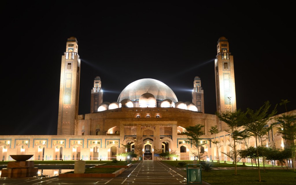 Tourist attraction Grand Jamia Mosque in Lahore at night