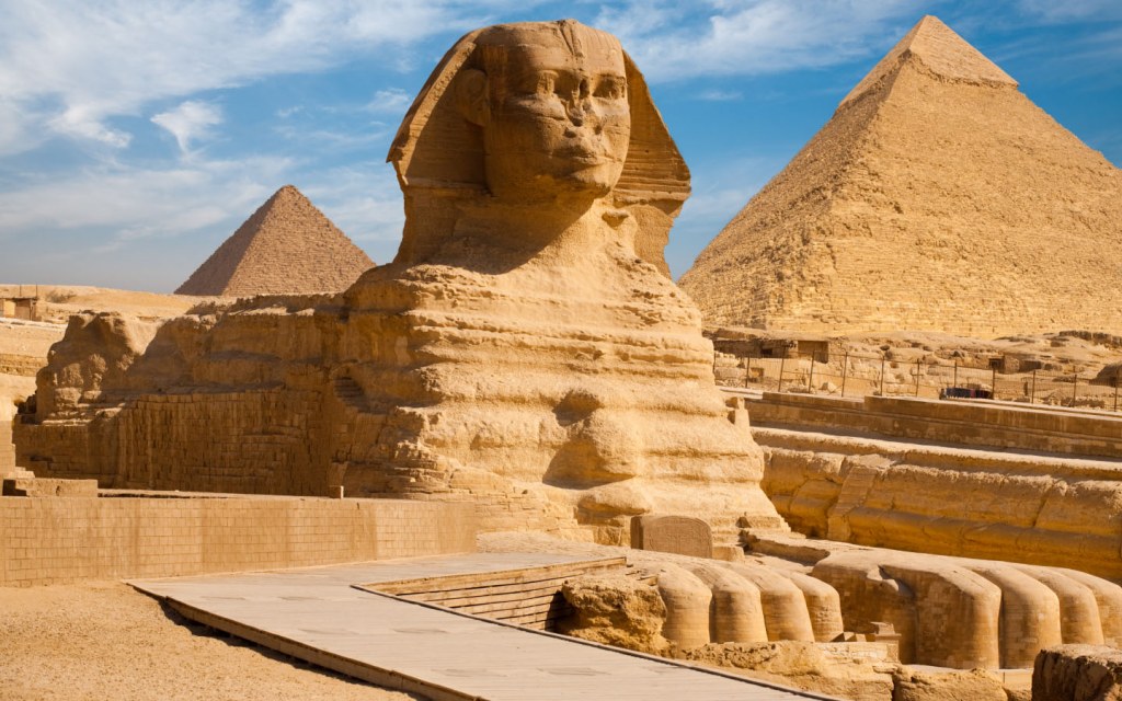 The Great Sphinx and pyramids of Menkaure and Khafre in Giza, Egypt