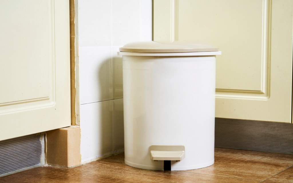 trashcan dustbin with lid cover