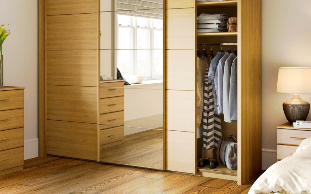 Clean your wardrobe to have a pleasant environment in your bedroom