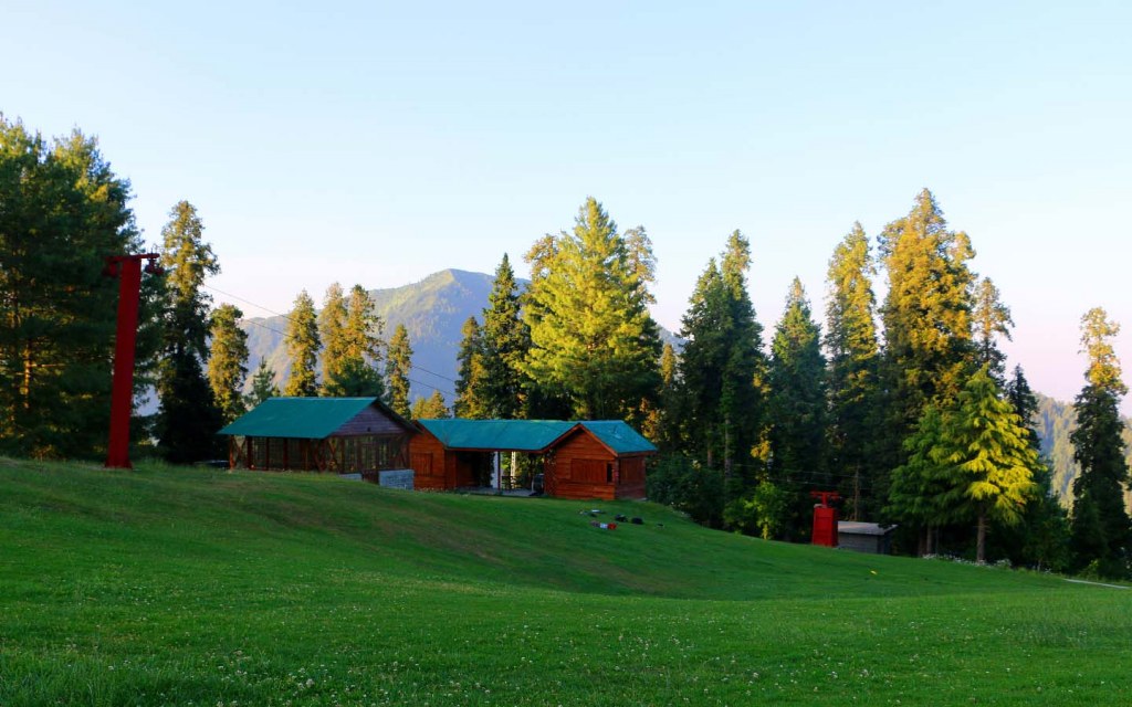 Nathia Gali is generally less crowded than Murree and offers similarly scenic views and beautiful surroundings