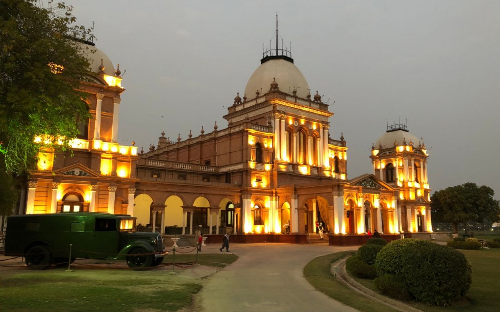 royal palaces in Bahawalpur 