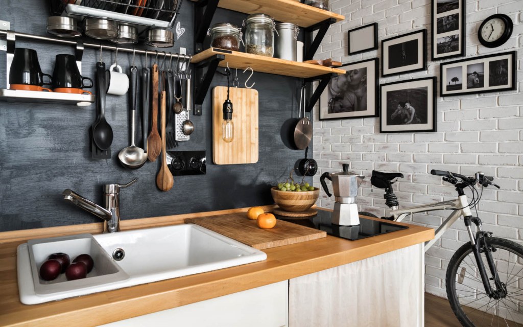 Trendy kitchen with modern layout