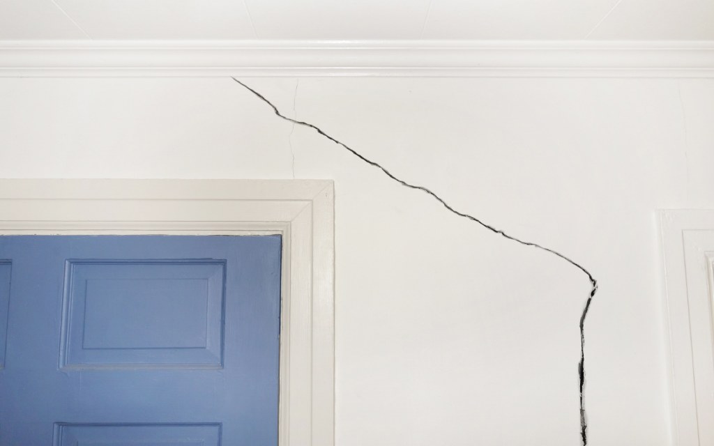Always fix wall cracks, damp walls and leakages before selling your house