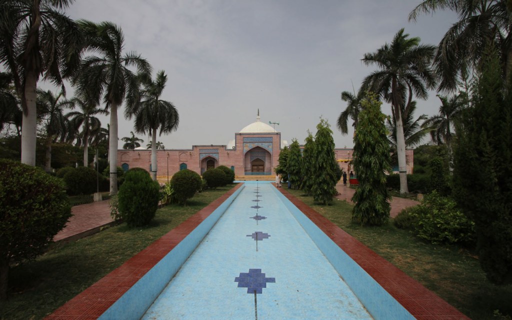 Entrance to Shah Jahan Mosque, Thatta