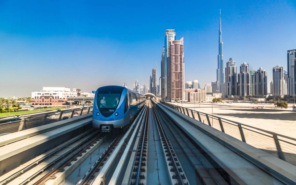 You can easily reach places to visit in Dubai via the Dubai Metro