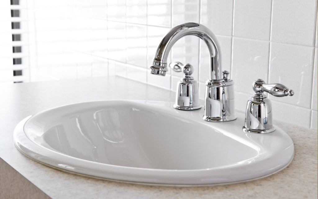 Rimmed Sinks are preferred over vanity sinks