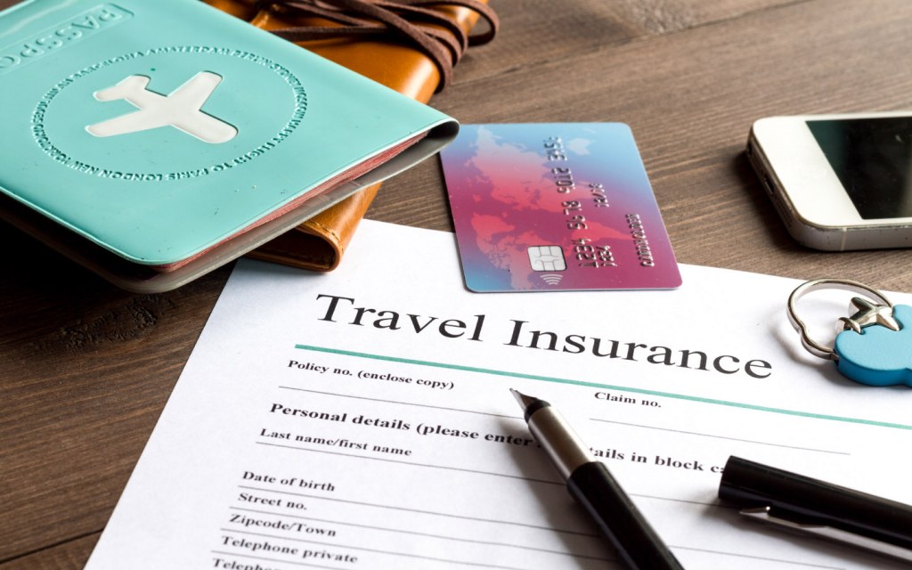 choosing an insurance plan before travelling