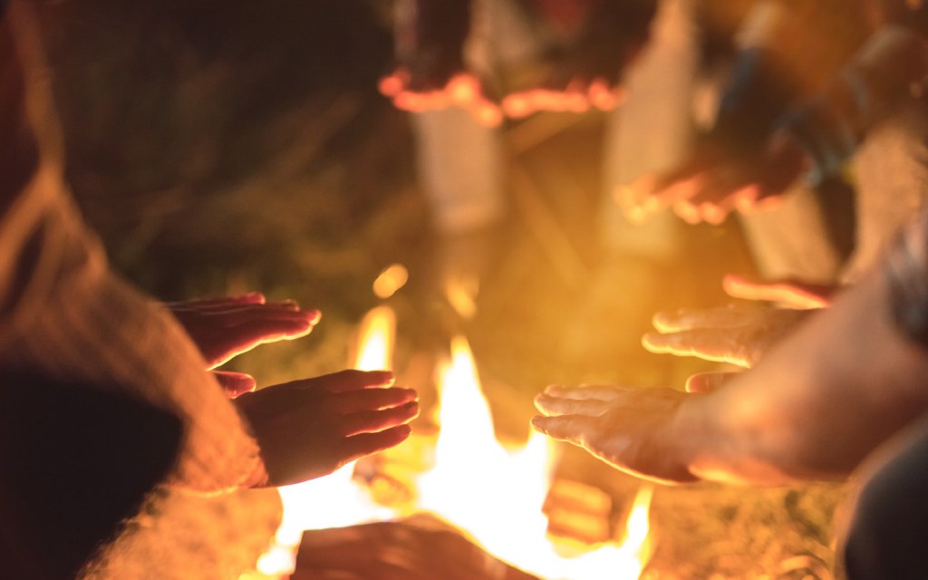 throwing a bonfire party to entertain guests in winter season