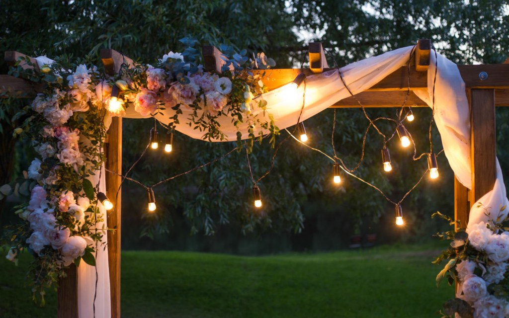 How to make a stunning photobooth for your bonfire party