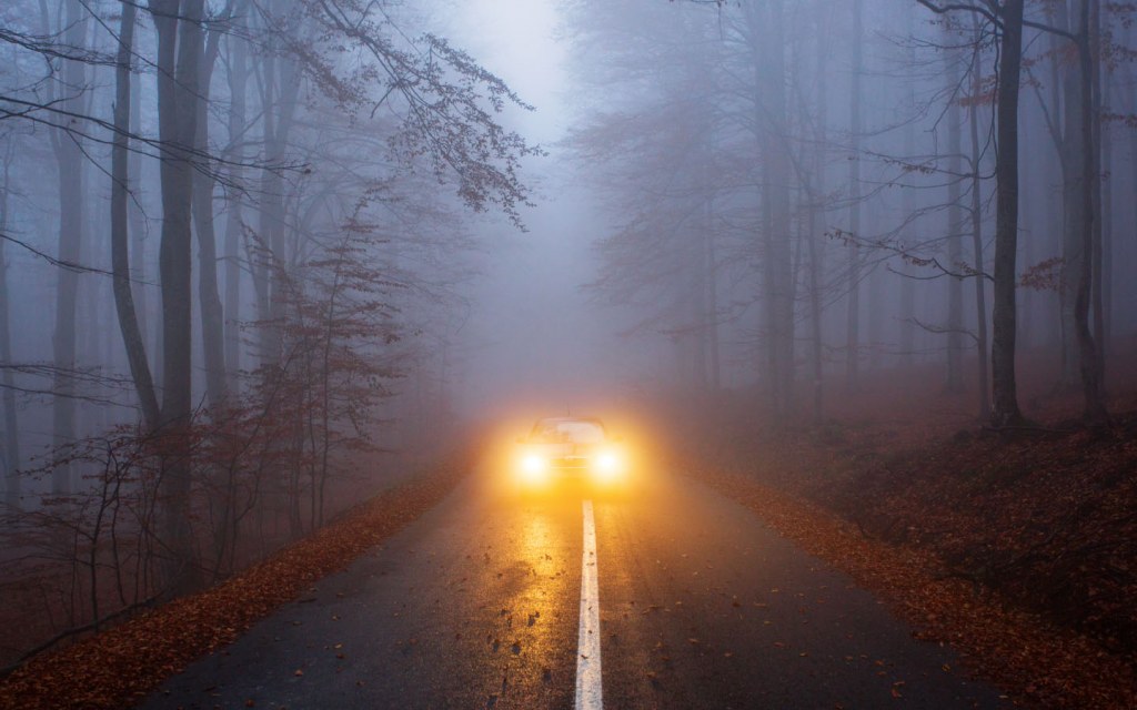 tips to follow while driving in fog at night