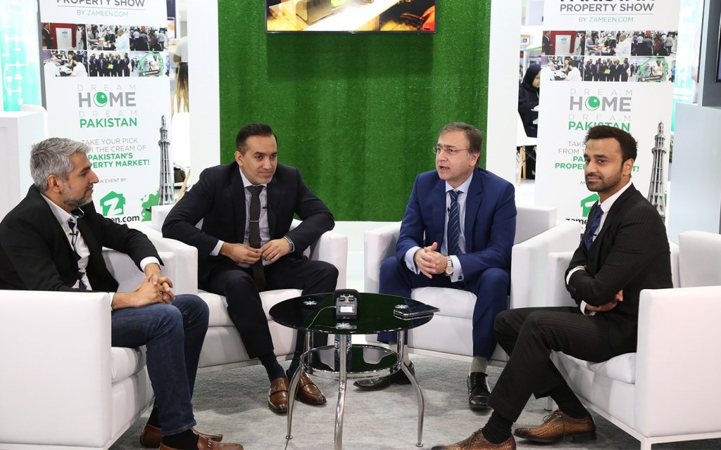 Pakistani media persons Moeed Pirzada & Waseem Badami with Zameen.com CEOs at PPS 2019