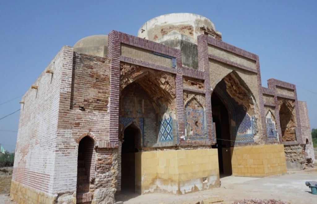 The historic city of Thatta has an old mosque