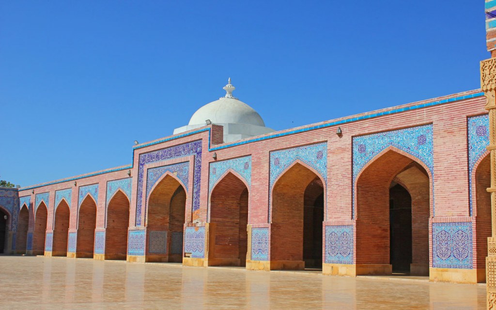 One of the best tourist destinations in Thatta is Shahjahan Mosque