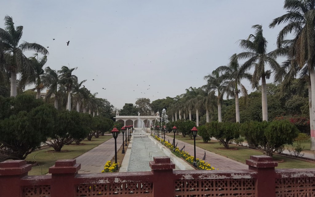 Visit the Mughal Garden in Karachi Zoo for a family outing