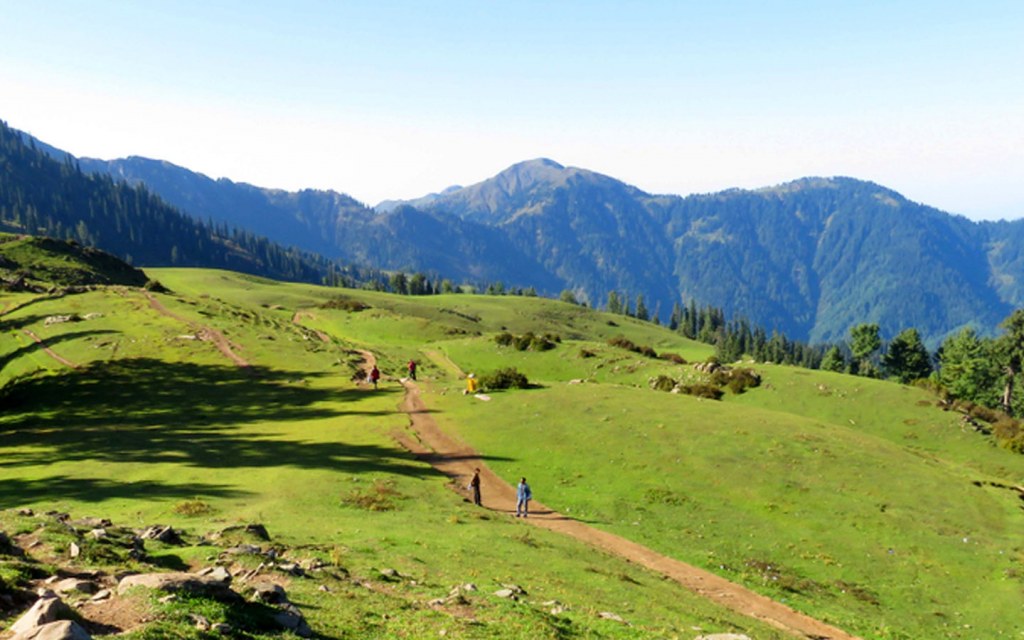 Siri Lake and Paye Meadows can be reached from Shogran