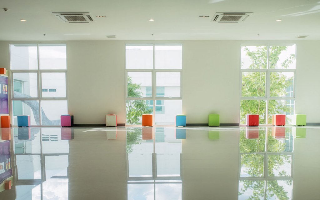 what is epoxy flooring material 