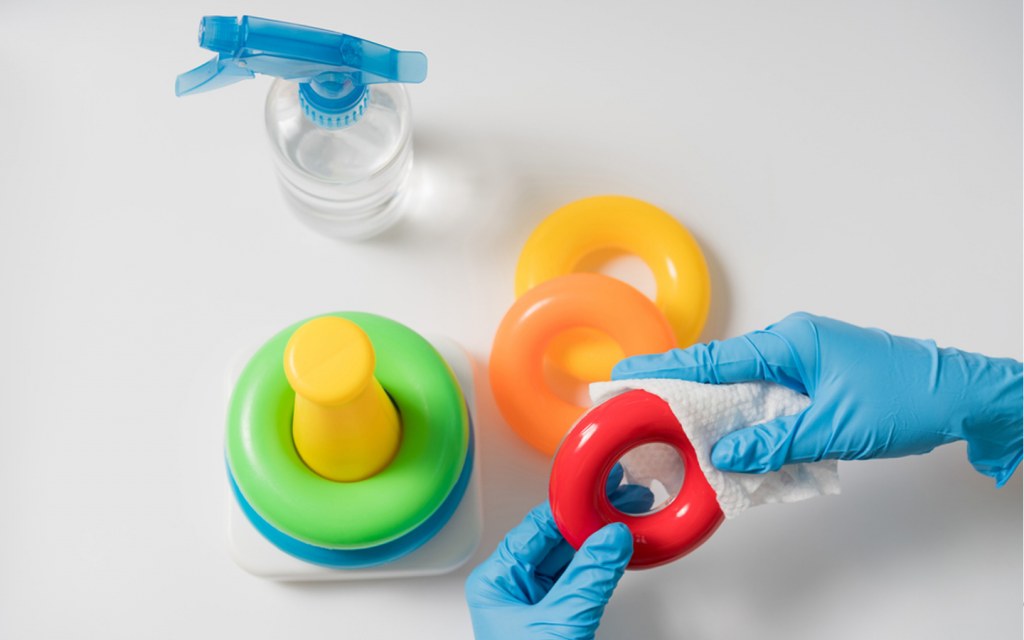 ways to disinfect children's toys